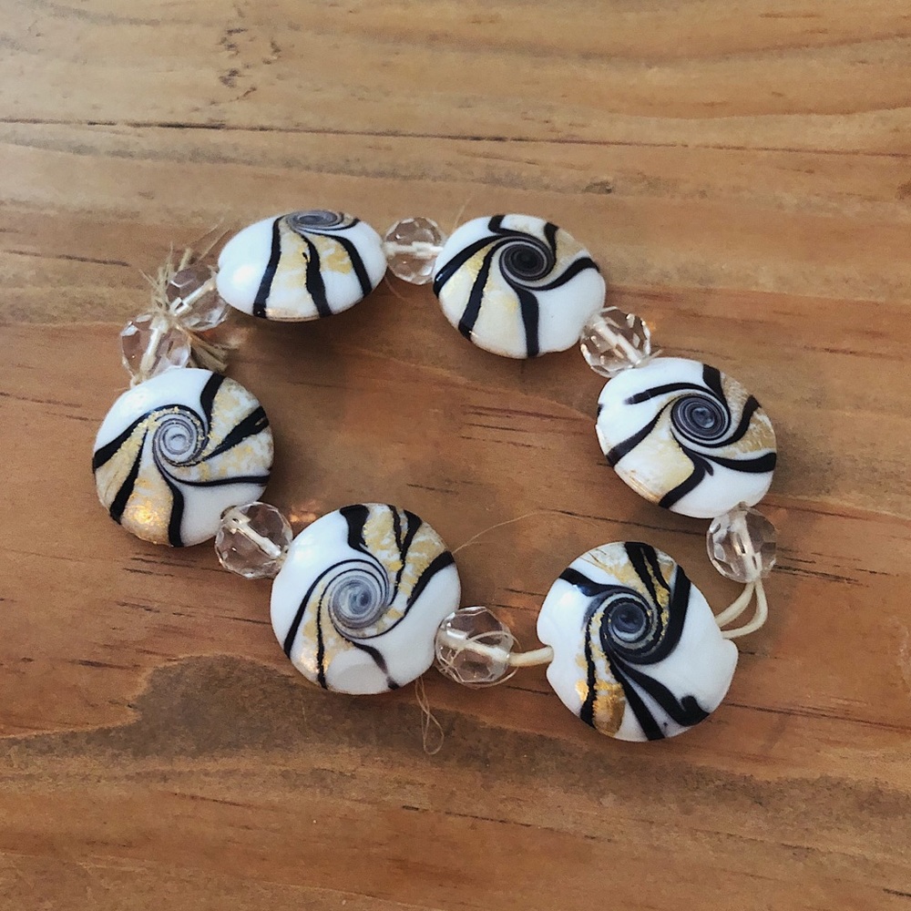 ⁺ ゚* Glass Seashell Bracelet * • ゚ - Picture 6 of 6